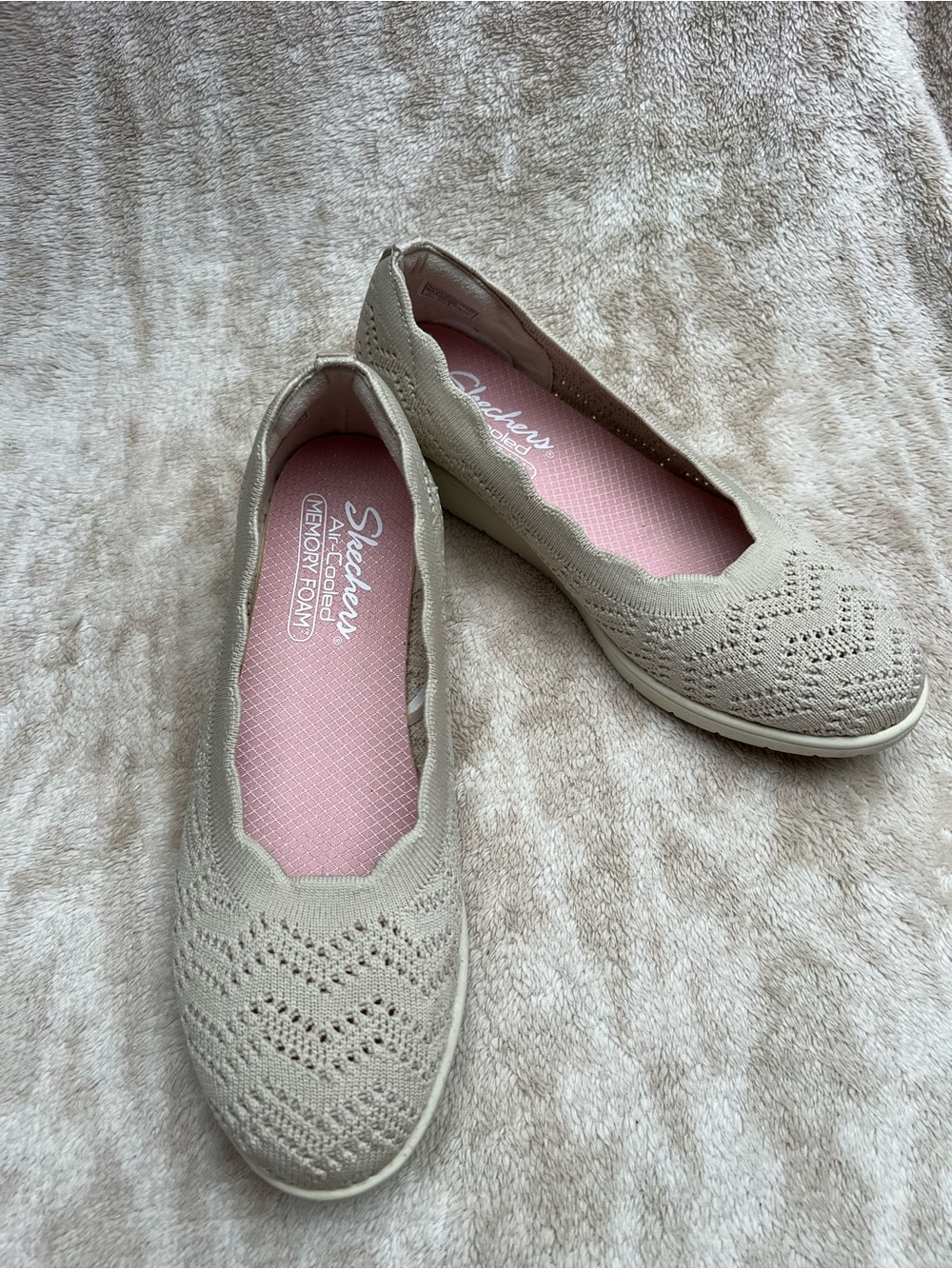 Skechers Beige Knit Slip-On Ballet Flats with Pink Insole size 6.5